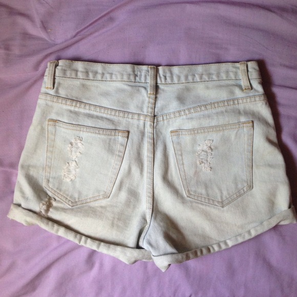 Shorts - Picture 2 of 3
