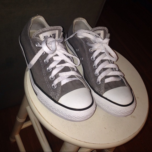 Cute grey converse!🙋👌😜