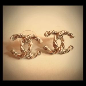 **SALE** BNWT Authentic Chanel CC earrings