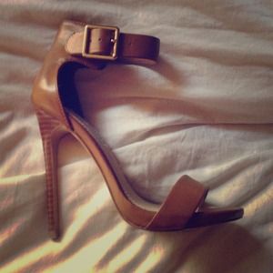 Steve Madden Marlenee Strappy Heel sz 5.5 Cognac