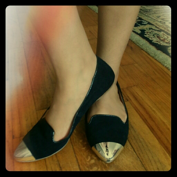 Pointed loafers.