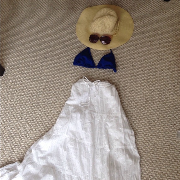 **White Bahamian style skirt***