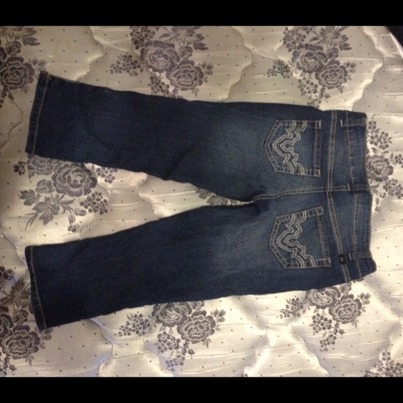 L.E.I Capris - Picture 2 of 3