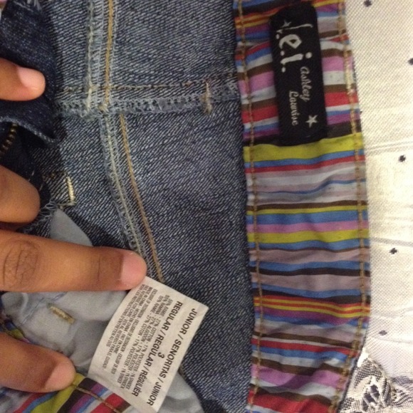 L.E.I Capris - Picture 3 of 3