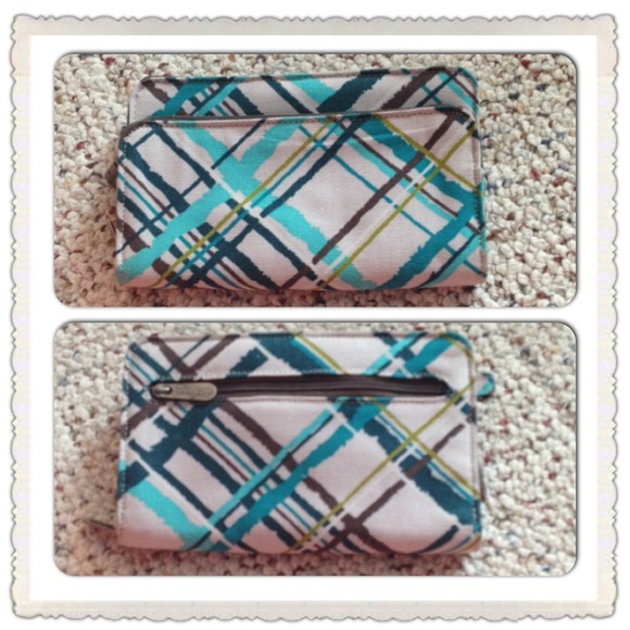 Stylish thirty-one blue and green wallet