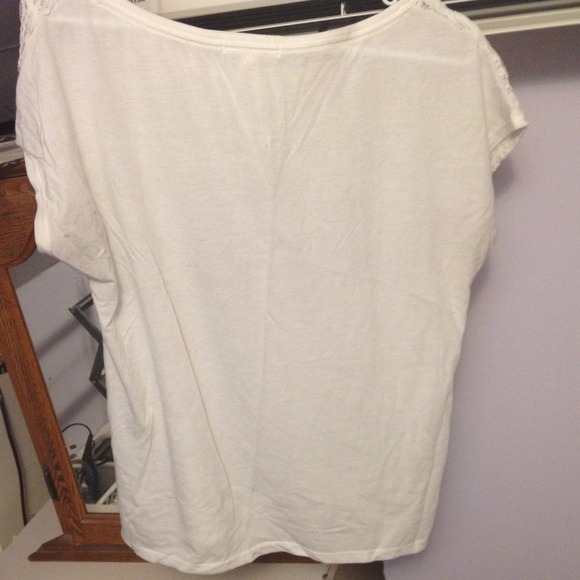 🎀Cute white lace front top🎀 - Picture 2 of 3