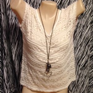 🎀Cute white lace front top🎀