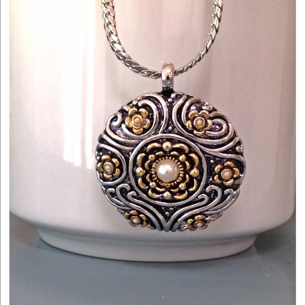 NWOT gold and silver toned pendant necklace - HP