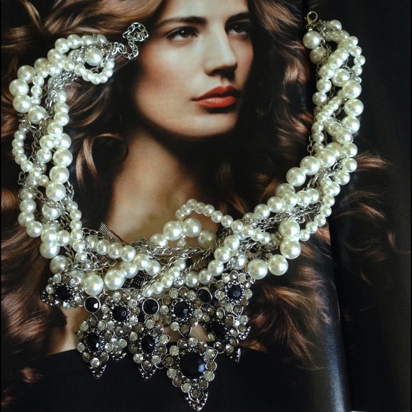 Statement Necklace free earrings. - Picture 2 of 4