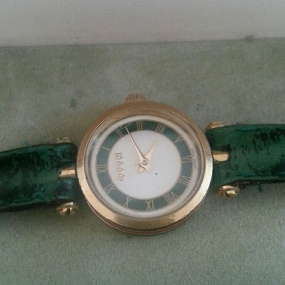 ******REDUCED******VINTAGE ladies GUCCI Watch!