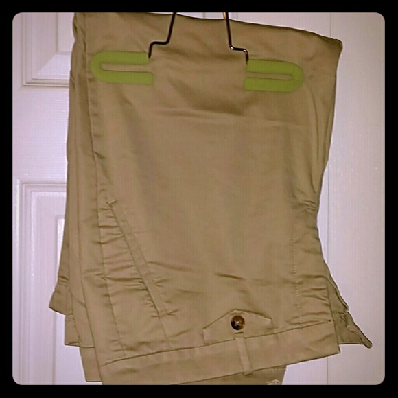 Dockers khaki capri pants