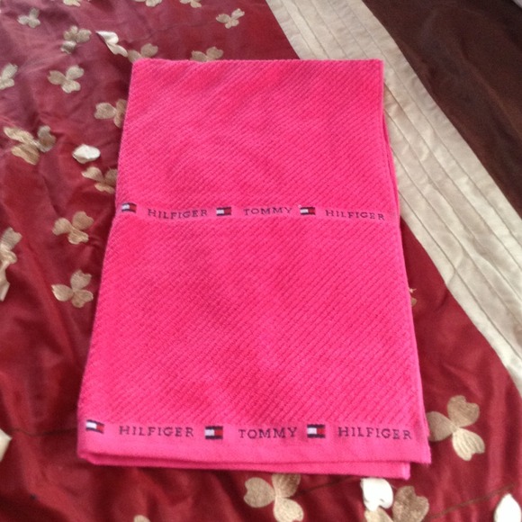 Tommy Hilfiger bath towel