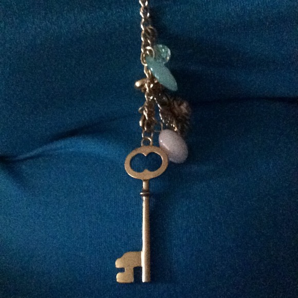 Set of necklace and earrings - Picture 2 of 3