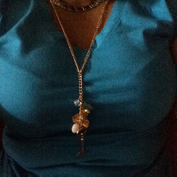 Set of necklace and earrings - Picture 3 of 3