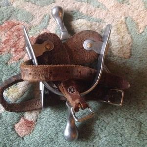 Ball point spurs {reserved}