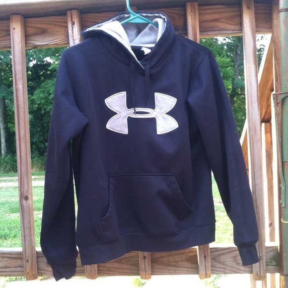 Under Armour Woman's Hoodie Medium