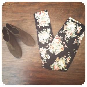 Music And Wonderful Roses | Floral leggings
