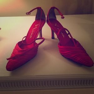 Nina red satin heel. Size 8. Barely worn!