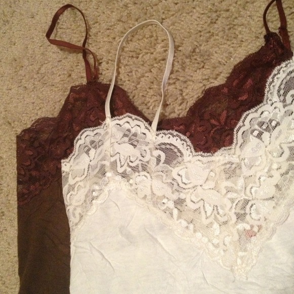 Two tanks - Picture 2 of 3