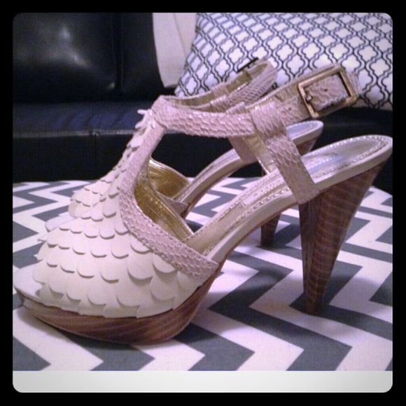 **SOLD** Lovely People ivory heels