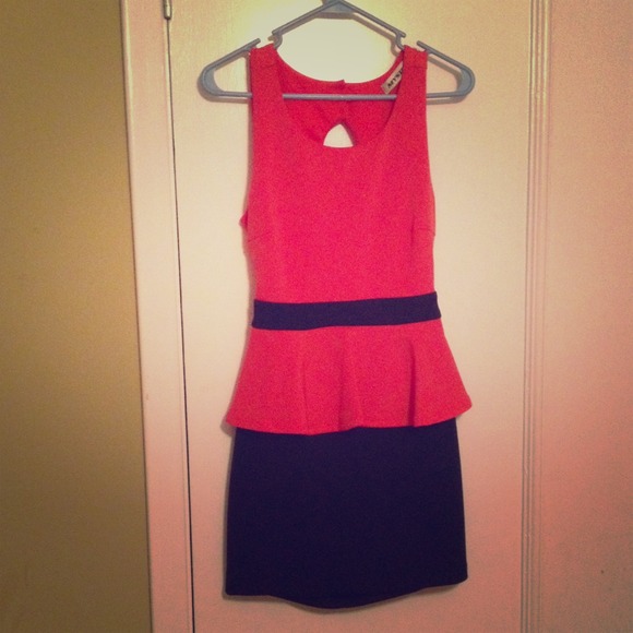 💋 Beautiful Backless Dress 💋 - Picture 1 of 4