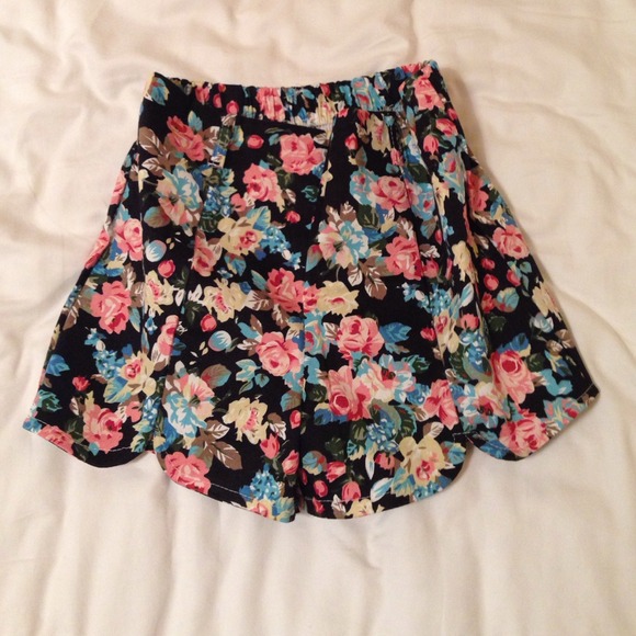 🚫🚫🚫SOLD🚫🚫🚫 Floral shorts