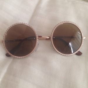 BUNDLED SUNGLASSES+JACKET+LIPSTICK