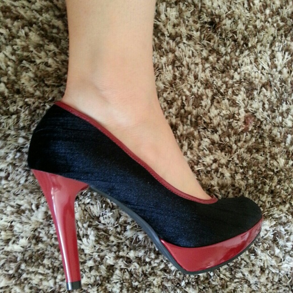 Elegant velvet 3.5inches heels