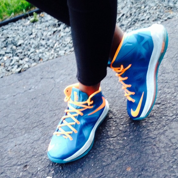 Lebron Basketball Shoes - Picture 2 of 2