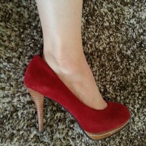 Red carpet suede highheels