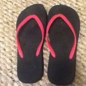 Black and pink color block flip flops.
