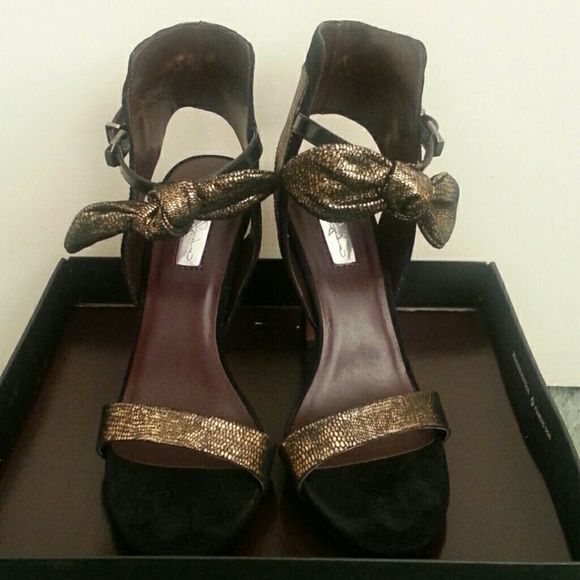 Report Zany Sandals Size 7 ORIG. $99