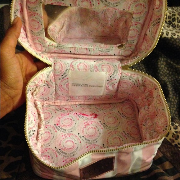 Victoria secret makeup bag - Picture 3 of 3
