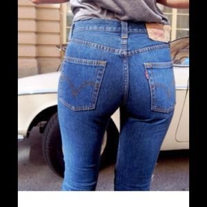 VINTAGE HIGH WAISTED LEVI'S