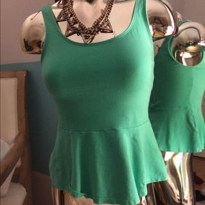 🔴Sleeveless Green peplum top