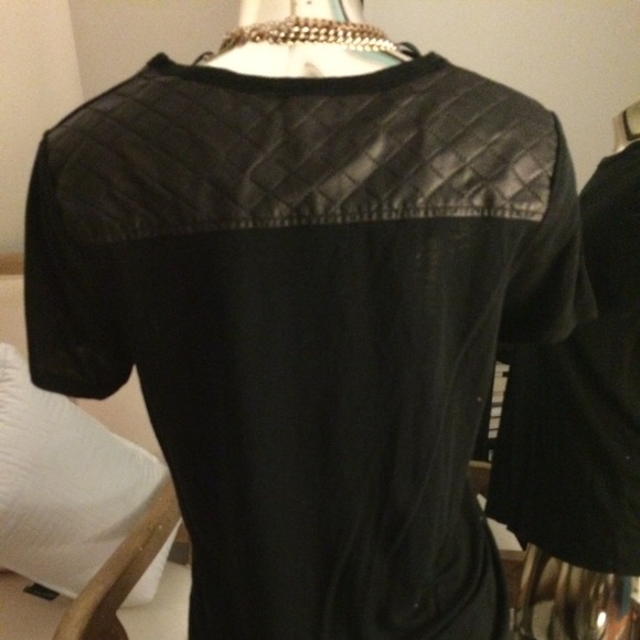 🔴Black tee - Picture 3 of 3