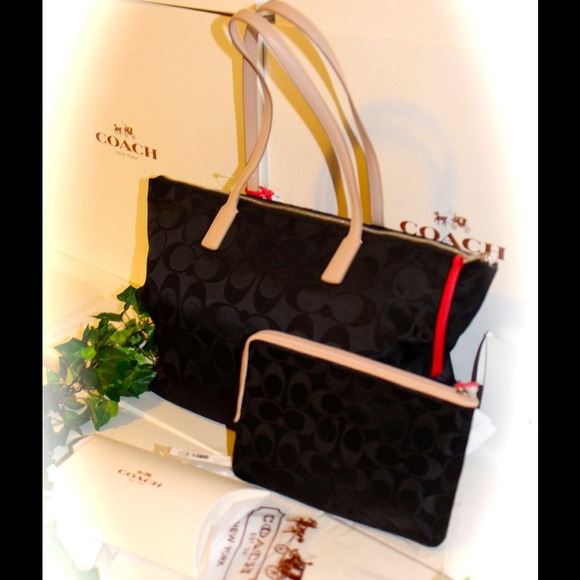 SOLD! 📌SOLD!! 📌SV/BLK) TOTE & MAKEUP POUCH! - Picture 2 of 4