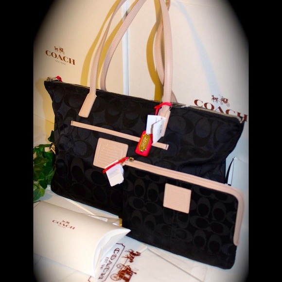 SOLD! 📌SOLD!! 📌SV/BLK) TOTE & MAKEUP POUCH! - Picture 4 of 4