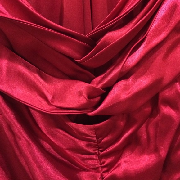 Red satin formal gown. Open Strappy back. - Picture 3 of 3