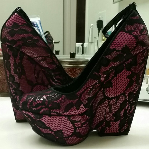 NIB Size 7 Aldo olmos-54 wedges
