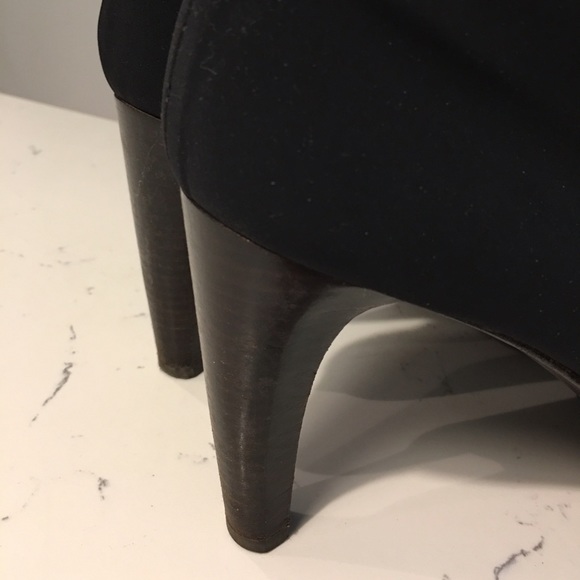 Stuart Weitzman Stretch Em Platforms ✨Host Pick✨