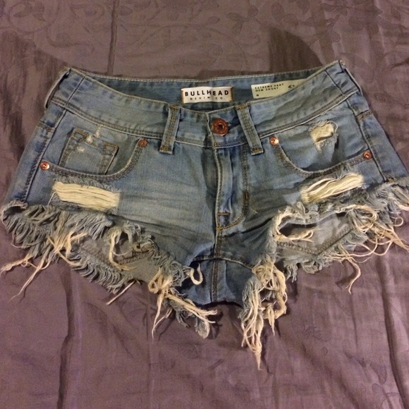 Bullhead extremes freyed denim shorts