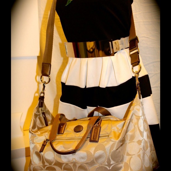 SOLD!! 🍒STUNNING COACH LUGGAGE! SOLD🍒 - Picture 2 of 4