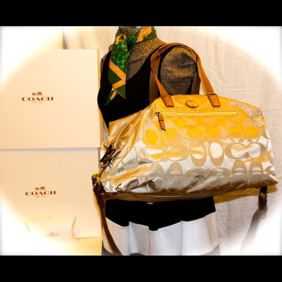 SOLD!! 🍒STUNNING COACH LUGGAGE! SOLD🍒 - Picture 4 of 4