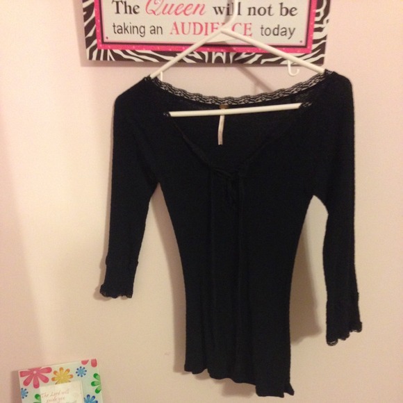 Cute for Fall! Black top with bow accent