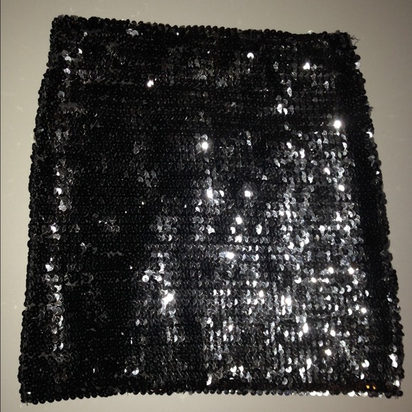 Gray sequence pencil skirt