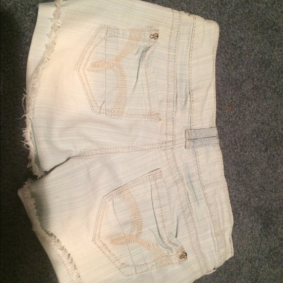 STUDDED DENIM SHORTS - Picture 2 of 3