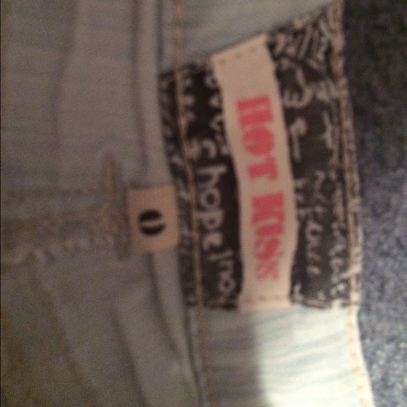 STUDDED DENIM SHORTS - Picture 3 of 3