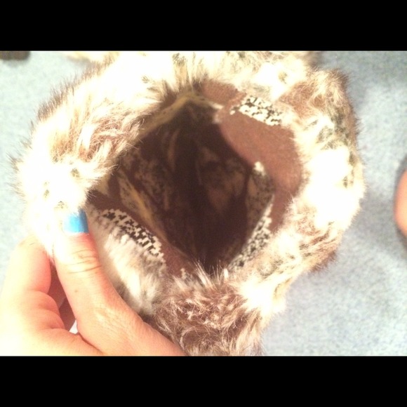 HUGGRZ UGG COVERS (BRAND NEW) - Picture 3 of 3