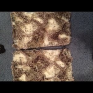 HUGGRZ UGG COVERS (BRAND NEW)